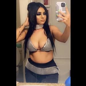 Meet your Posher, Yasmine